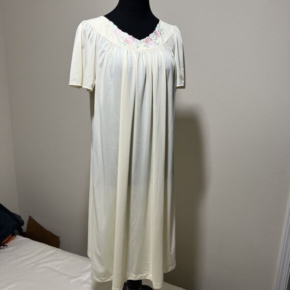 VTG Yellow Nylon Chiffon and Lace Nightgown Floral SZ M SHADOWLINE Embroidered - Picture 1 of 15